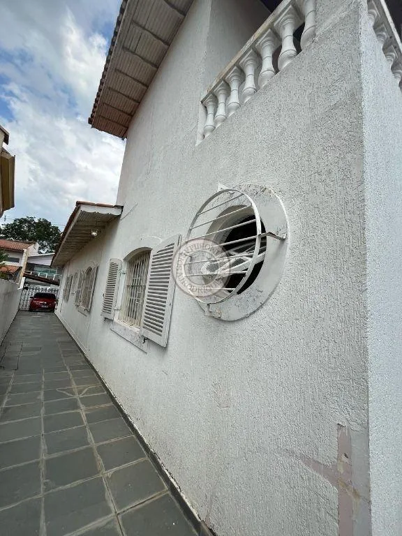 Casa para Venda em São Roque, Taboão, 4 dormitórios, 2 suítes, 4 banheiros, 2 vagas