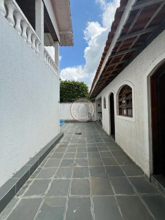 Casa para Venda em São Roque, Taboão, 4 dormitórios, 2 suítes, 4 banheiros, 2 vagas
