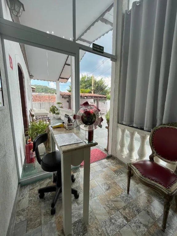 Casa para Venda em São Roque, Taboão, 4 dormitórios, 2 suítes, 4 banheiros, 2 vagas