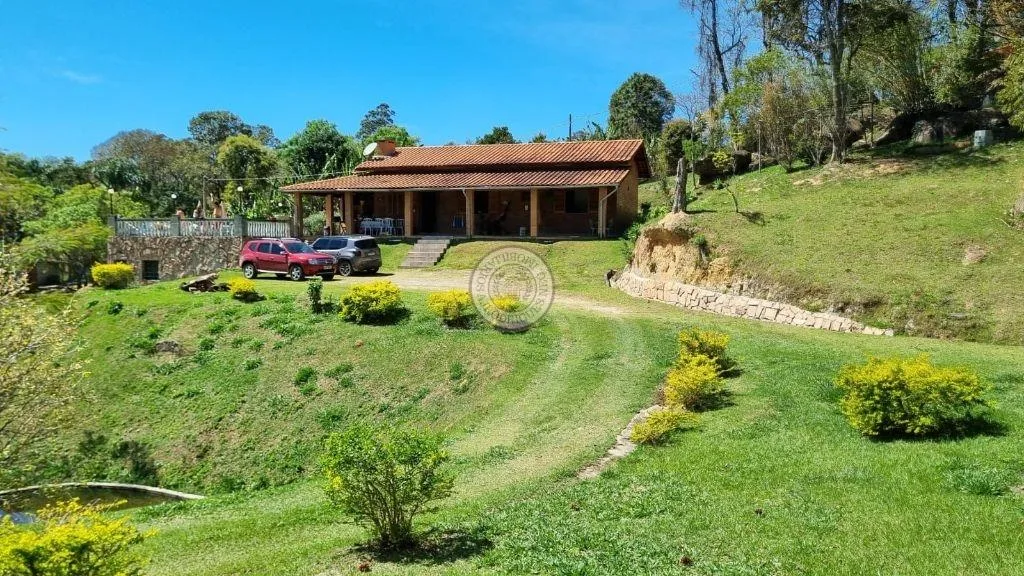 Casa para Venda em São Roque, Loteamento Chácaras Boqueirão (São João Novo), 4 dormitórios, 1 suíte, 2 banheiros, 10 vagas