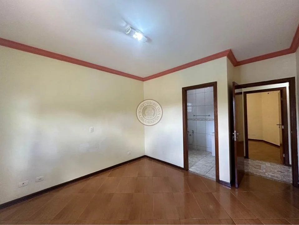 Casa para Venda em São Roque, Jardim Rene, 3 dormitórios, 1 suíte, 2 banheiros, 3 vagas