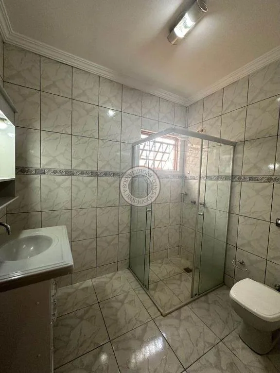 Casa para Venda em São Roque, Jardim Rene, 3 dormitórios, 1 suíte, 2 banheiros, 3 vagas