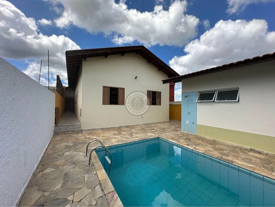 Casa para Venda em São Roque, Jardim Rene, 3 dormitórios, 1 suíte, 2 banheiros, 3 vagas