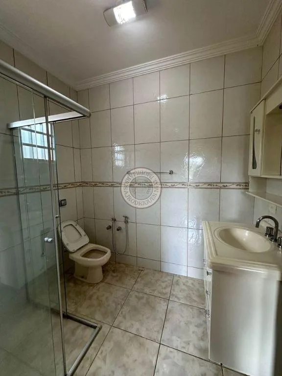 Casa para Venda em São Roque, Jardim Rene, 3 dormitórios, 1 suíte, 2 banheiros, 3 vagas