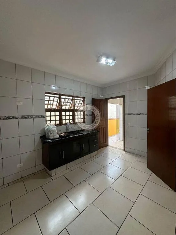 Casa para Venda em São Roque, Jardim Rene, 3 dormitórios, 1 suíte, 2 banheiros, 3 vagas