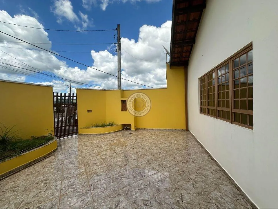 Casa para Venda em São Roque, Jardim Rene, 3 dormitórios, 1 suíte, 2 banheiros, 3 vagas