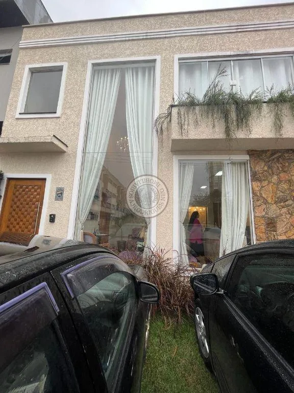 Sobrado para Venda em São Roque, Parque IX de Julho, 1 dormitório, 5 banheiros, 2 vagas