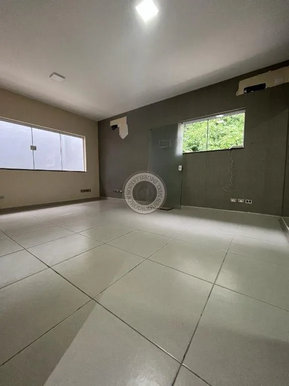 Sobrado para Venda em São Roque, Parque IX de Julho, 1 dormitório, 5 banheiros, 2 vagas