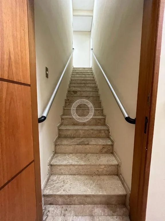 Sobrado para Venda em São Roque, Parque IX de Julho, 1 dormitório, 5 banheiros, 2 vagas