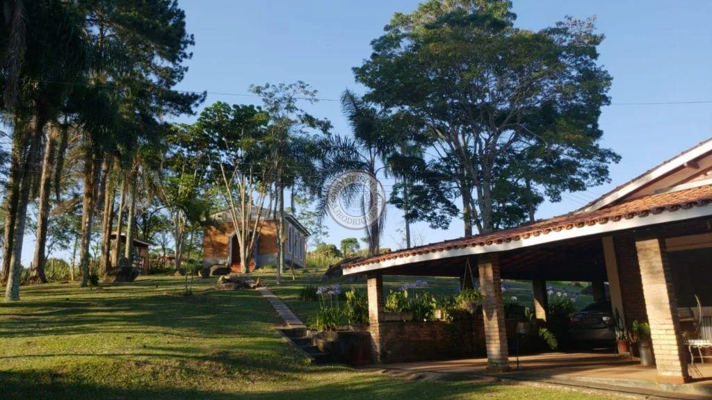 Casa para Venda em São Roque, Pavão (Canguera), 3 dormitórios, 2 suítes, 3 banheiros, 4 vagas