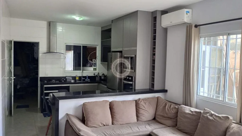 Casa para Venda em São Roque, Vila Vilma (Mailasqui), 2 dormitórios, 1 banheiro, 2 vagas