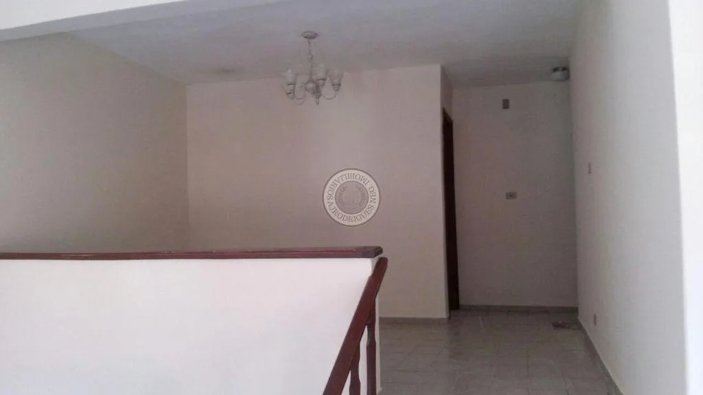 Sobrado para Venda em São Roque, Jardim Boa Vista, 3 dormitórios, 1 suíte, 2 banheiros, 2 vagas
