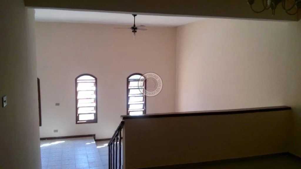 Sobrado para Venda em São Roque, Jardim Boa Vista, 3 dormitórios, 1 suíte, 2 banheiros, 2 vagas