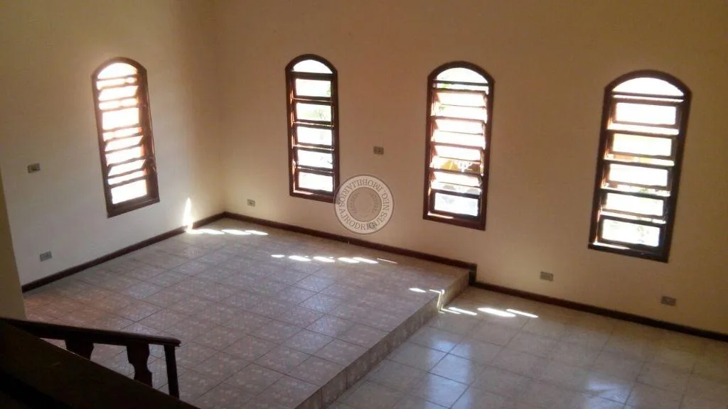 Sobrado para Venda em São Roque, Jardim Boa Vista, 3 dormitórios, 1 suíte, 2 banheiros, 2 vagas