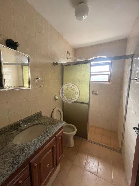 Sobrado para Venda em São Roque, Jardim Boa Vista, 3 dormitórios, 1 suíte, 2 banheiros, 2 vagas