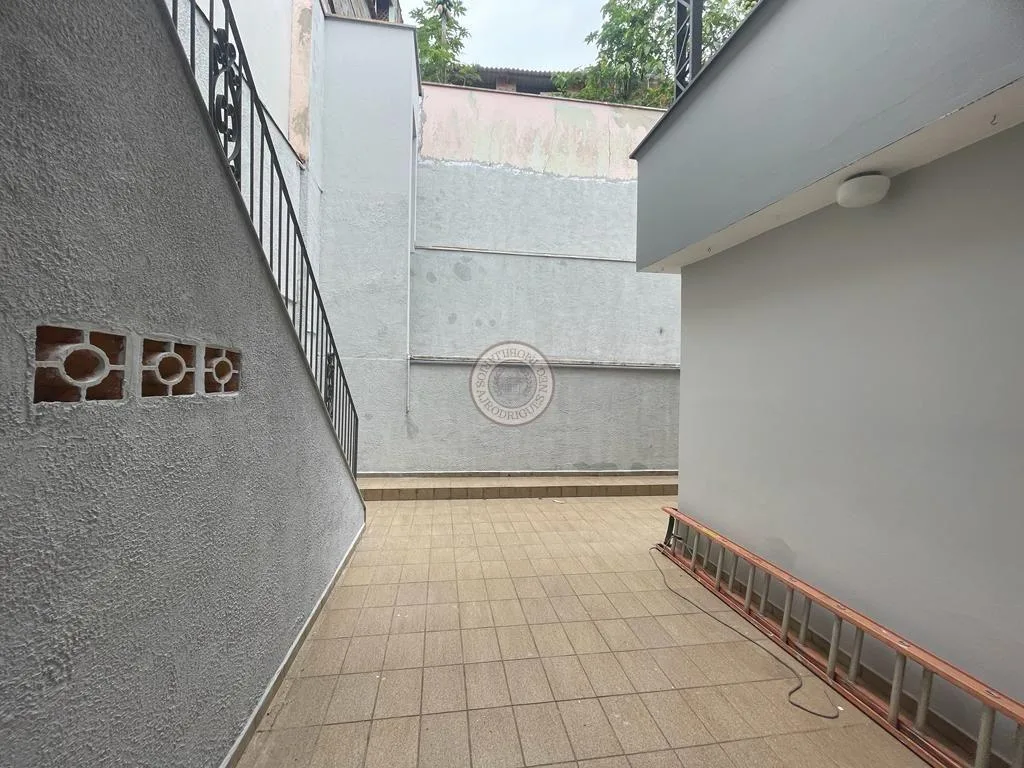 Sobrado para Venda em São Roque, Jardim Boa Vista, 3 dormitórios, 1 suíte, 2 banheiros, 2 vagas