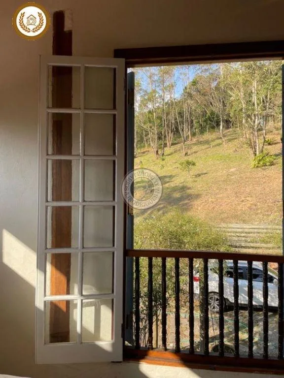 Casa para Venda em São Roque, Caete (Mailasqui), 4 dormitórios, 3 suítes, 4 banheiros
