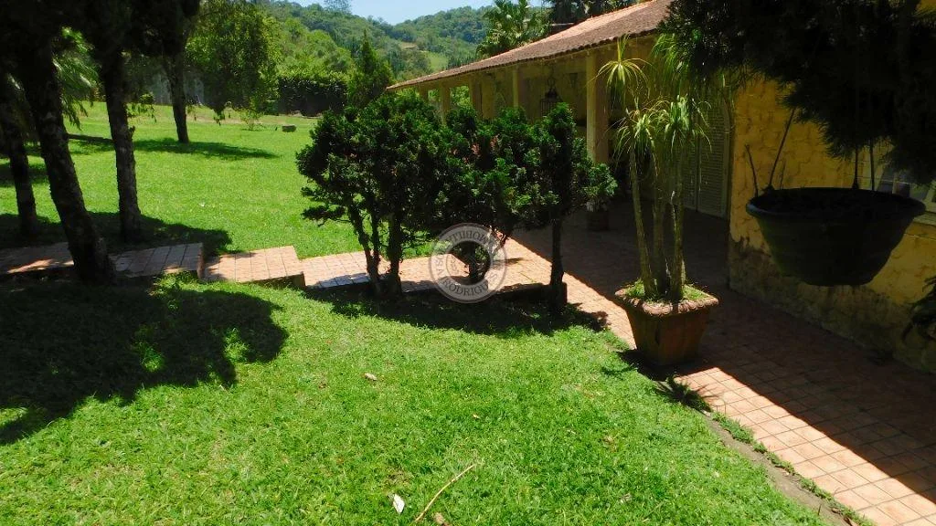 Casa para Venda em São Roque, Vila Darcy Penteado (Mailasqui), 3 dormitórios, 1 suíte, 2 banheiros, 10 vagas