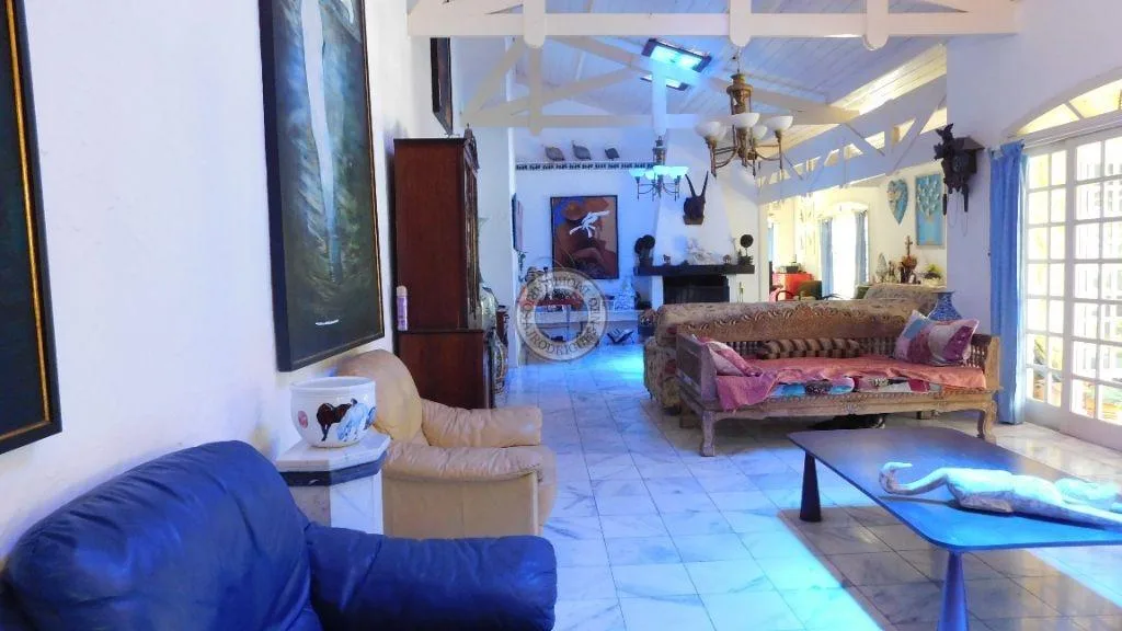 Casa para Venda em São Roque, Vila Darcy Penteado (Mailasqui), 3 dormitórios, 1 suíte, 2 banheiros, 10 vagas
