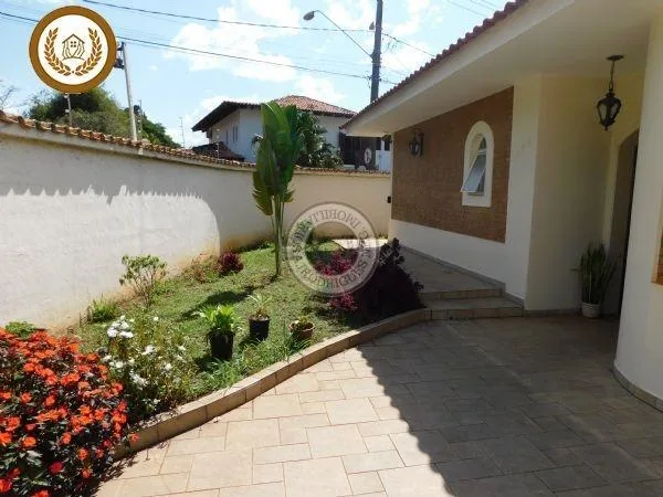 Casa para Venda em São Roque, Jardim Meny, 4 dormitórios, 1 suíte, 4 banheiros