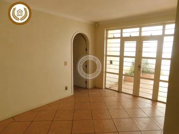 Casa para Venda em São Roque, Jardim Meny, 4 dormitórios, 1 suíte, 4 banheiros