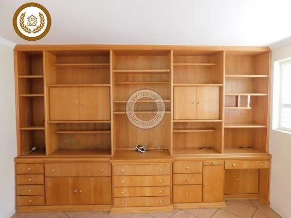 Casa para Venda em São Roque, Jardim Meny, 4 dormitórios, 1 suíte, 4 banheiros