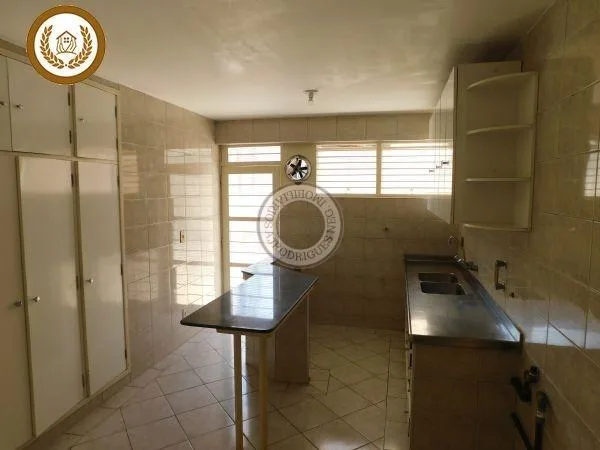 Casa para Venda em São Roque, Jardim Meny, 4 dormitórios, 1 suíte, 4 banheiros