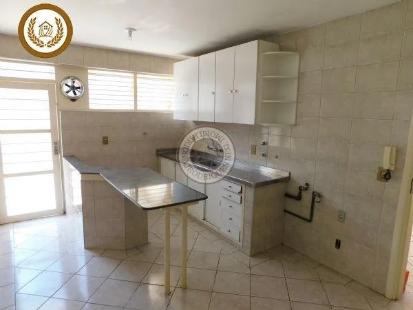 Casa para Venda em São Roque, Jardim Meny, 4 dormitórios, 1 suíte, 4 banheiros