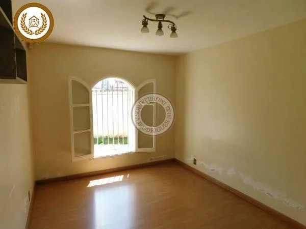 Casa para Venda em São Roque, Jardim Meny, 4 dormitórios, 1 suíte, 4 banheiros