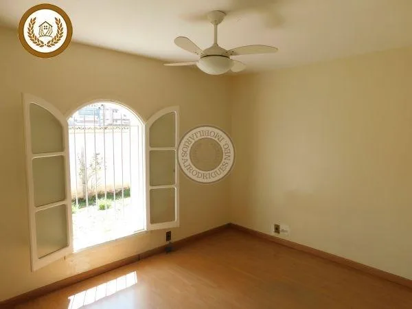 Casa para Venda em São Roque, Jardim Meny, 4 dormitórios, 1 suíte, 4 banheiros