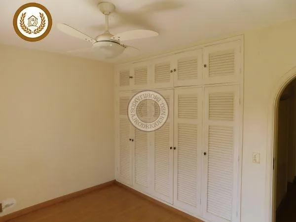 Casa para Venda em São Roque, Jardim Meny, 4 dormitórios, 1 suíte, 4 banheiros