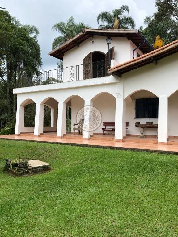 Casa para Venda em São Roque, do Carmo (Canguera), 2 dormitórios, 2 suítes, 4 banheiros, 20 vagas