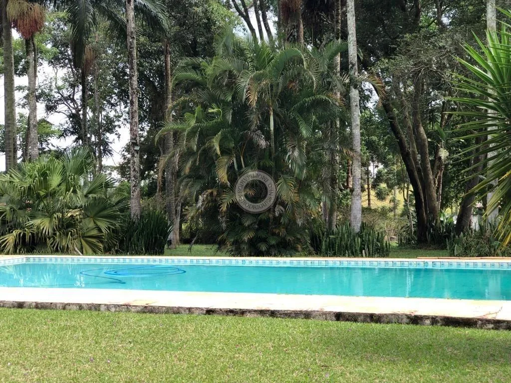 Casa para Venda em São Roque, do Carmo (Canguera), 2 dormitórios, 2 suítes, 4 banheiros, 20 vagas