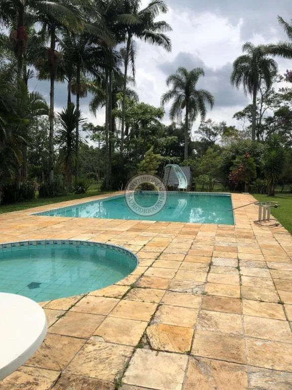Casa para Venda em São Roque, do Carmo (Canguera), 2 dormitórios, 2 suítes, 4 banheiros, 20 vagas
