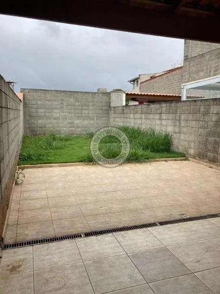 Sobrado para Venda em São Roque, Jardim Boa Vista, 2 dormitórios, 1 banheiro, 2 vagas