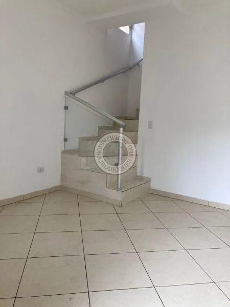 Sobrado para Venda em São Roque, Jardim Boa Vista, 2 dormitórios, 1 banheiro, 2 vagas