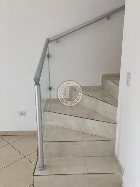Sobrado para Venda em São Roque, Jardim Boa Vista, 2 dormitórios, 1 banheiro, 2 vagas