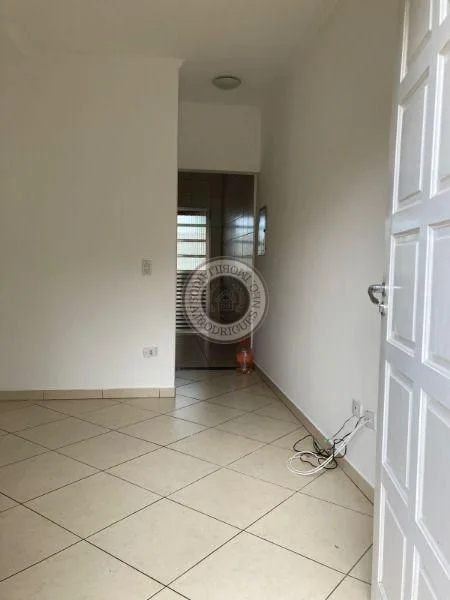 Sobrado para Venda em São Roque, Jardim Boa Vista, 2 dormitórios, 1 banheiro, 2 vagas
