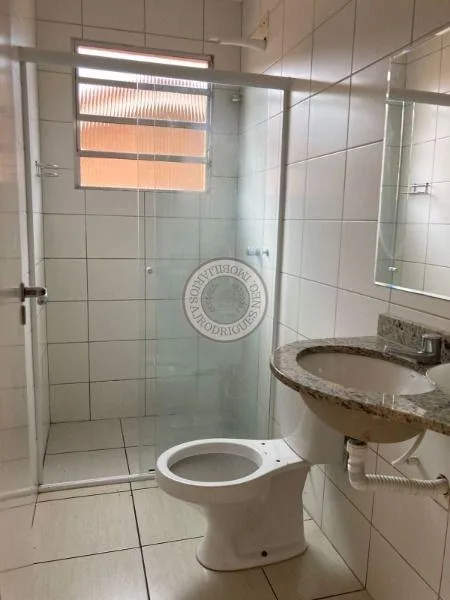 Sobrado para Venda em São Roque, Jardim Boa Vista, 2 dormitórios, 1 banheiro, 2 vagas