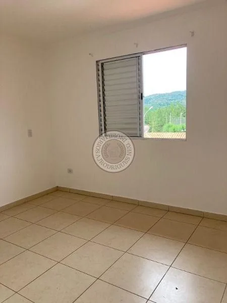 Sobrado para Venda em São Roque, Jardim Boa Vista, 2 dormitórios, 1 banheiro, 2 vagas
