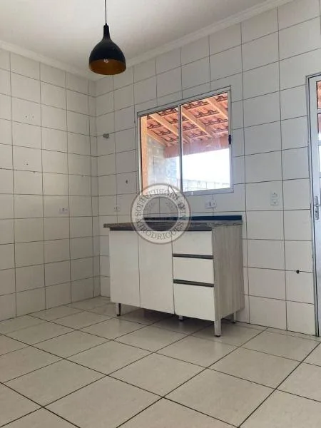 Sobrado para Venda em São Roque, Jardim Boa Vista, 2 dormitórios, 1 banheiro, 2 vagas