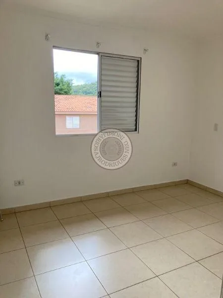 Sobrado para Venda em São Roque, Jardim Boa Vista, 2 dormitórios, 1 banheiro, 2 vagas