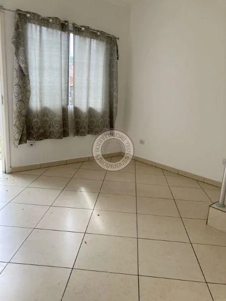 Sobrado para Venda em São Roque, Jardim Boa Vista, 2 dormitórios, 1 banheiro, 2 vagas