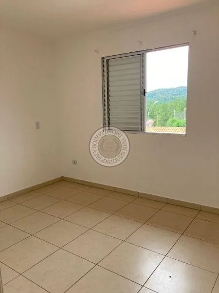 Sobrado para Venda em São Roque, Jardim Boa Vista, 2 dormitórios, 1 banheiro, 2 vagas