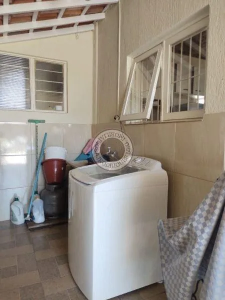 Casa para Venda em São Roque, Jardim Caparelli (Mailasqui), 4 dormitórios, 2 suítes, 5 banheiros, 4 vagas