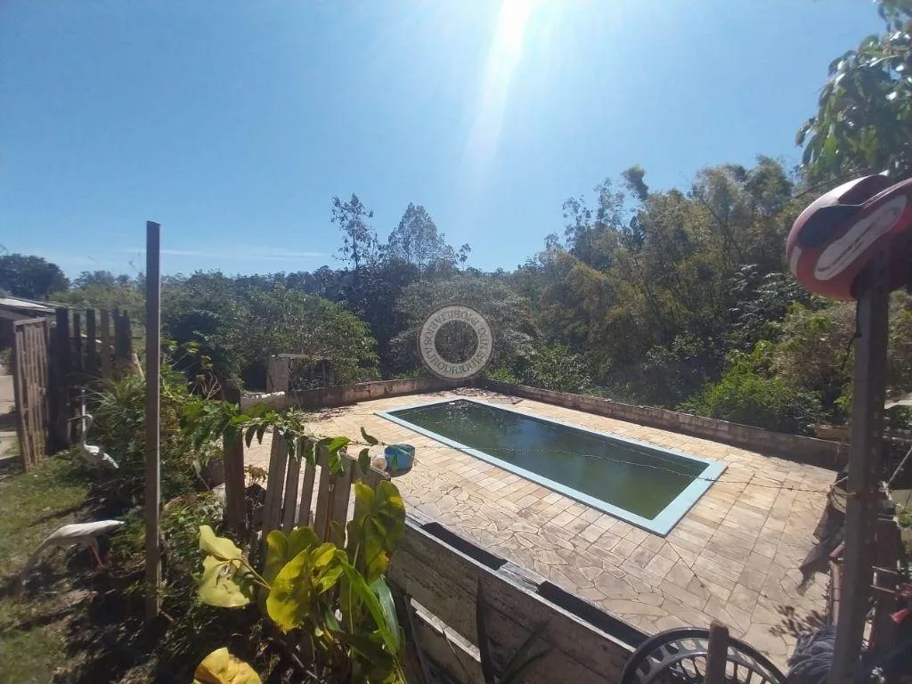 Casa para Venda em Alumínio, oncinha, 1 dormitório, 1 banheiro, 6 vagas