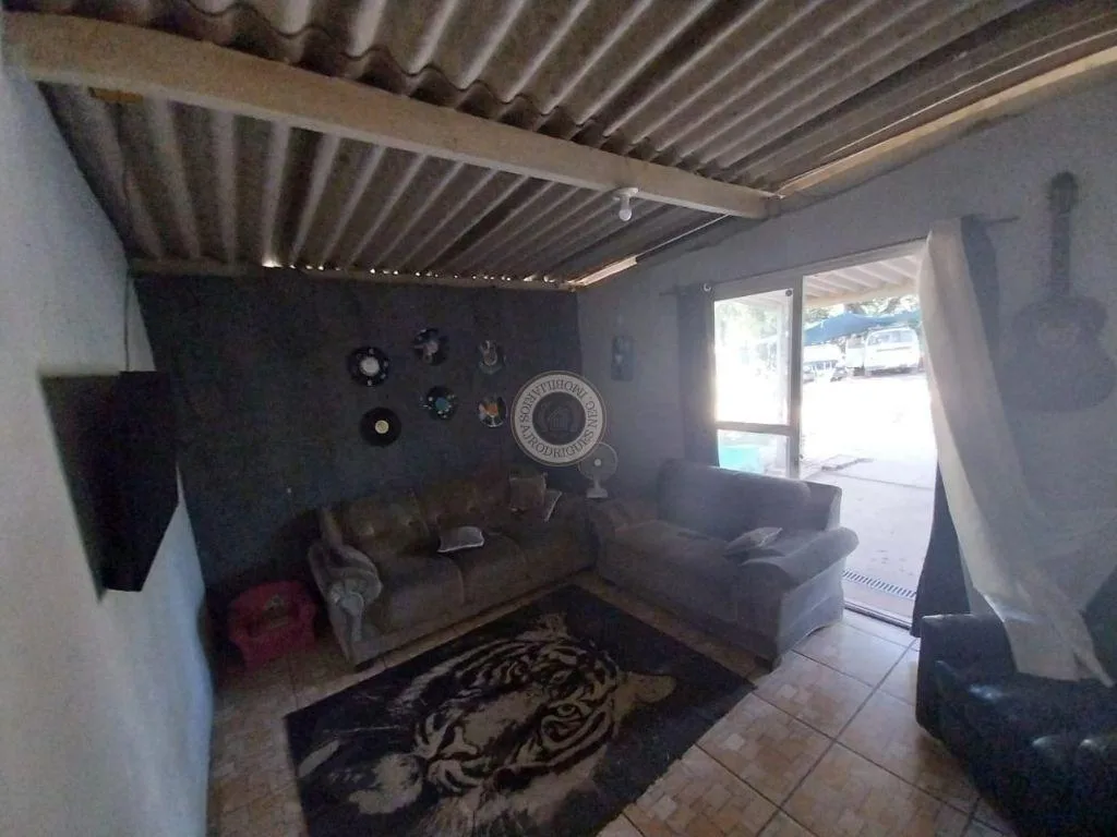 Casa para Venda em Alumínio, oncinha, 1 dormitório, 1 banheiro, 6 vagas