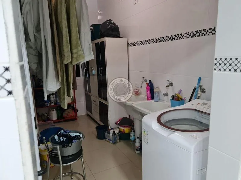 Sobrado para Venda em Cotia, GRANJA CAIAPIA, 3 dormitórios, 1 suíte, 4 banheiros, 4 vagas