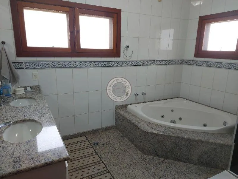 Casa para Venda em São Roque, Alto Da Serra (Mailasqui), 5 dormitórios, 2 suítes, 8 banheiros