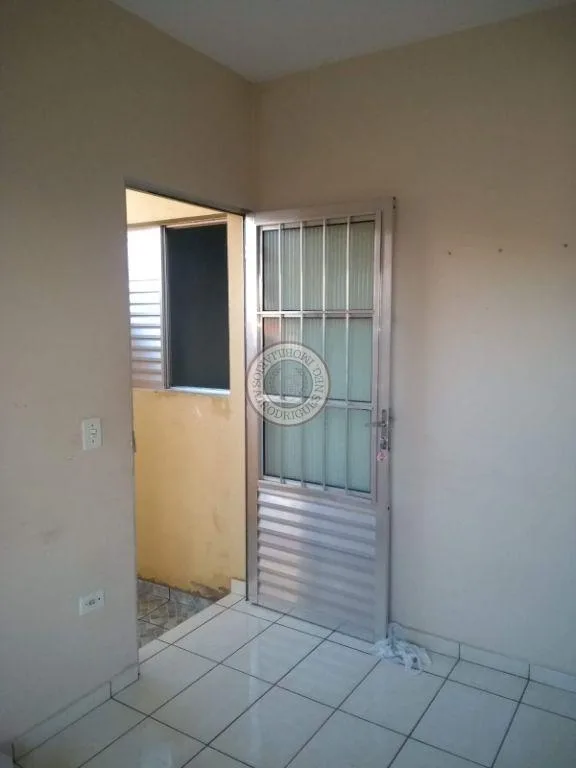 Casa para Venda em Mairinque, Renevile, 2 dormitórios, 1 banheiro, 1 vaga